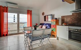 Vista Faro-Apartamento Con Balcon Que Mira Al Mar